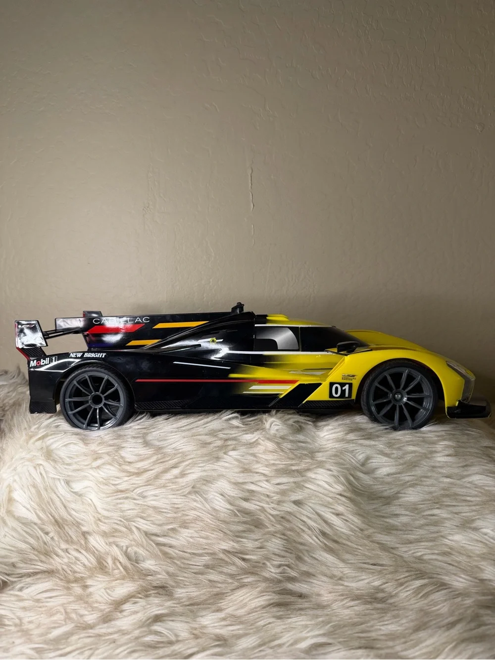 New Bright Cadillac V-Series.R RC Race Car Black Yellow 01 No Remote